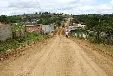 Camacã: Prefeito recebe Engenheiro responsável pela obra do asfalto no Bairro do Brogodó